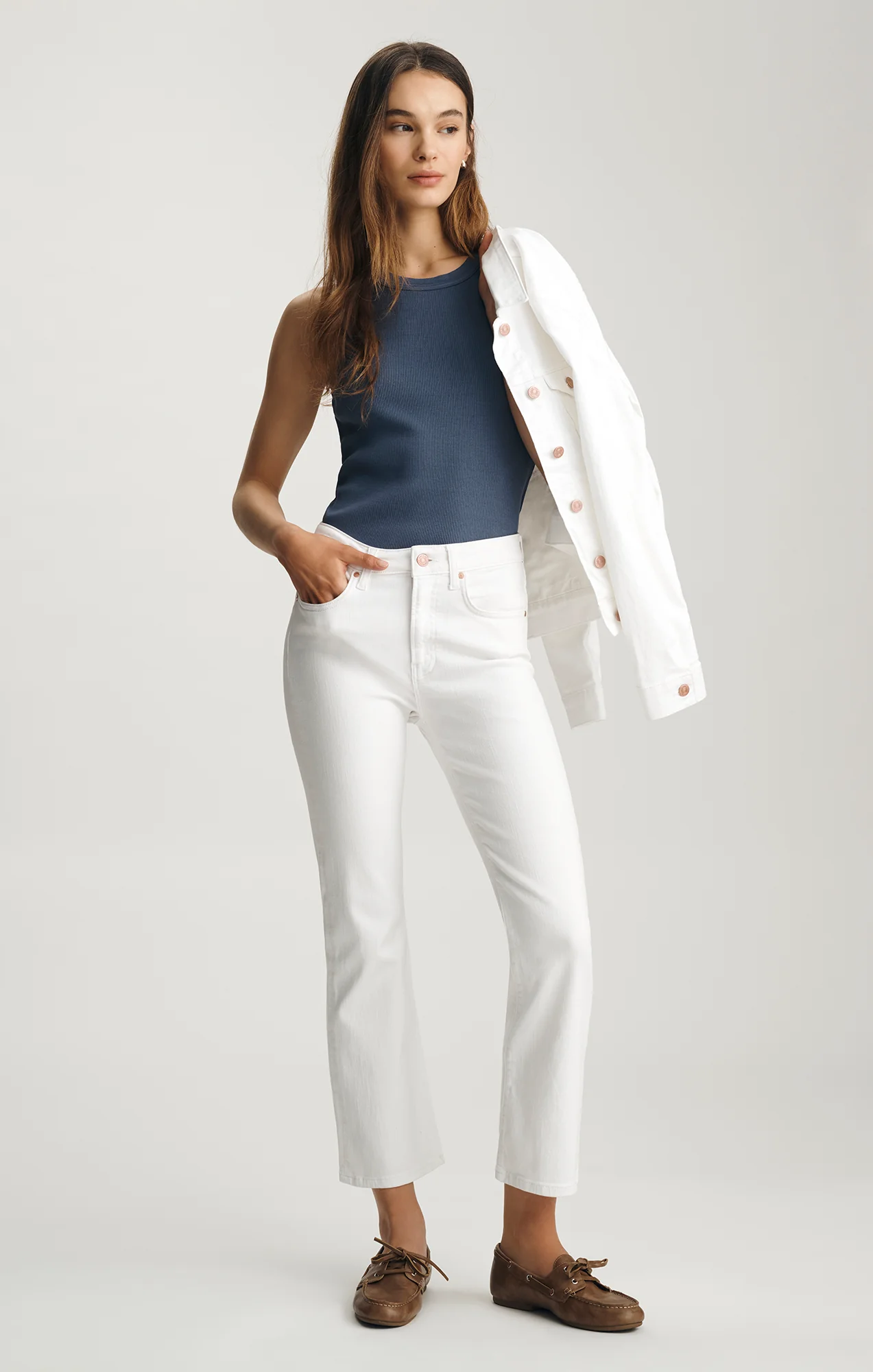 ANIKA CROPPED FLARE IN WHITE FLEX BLUE