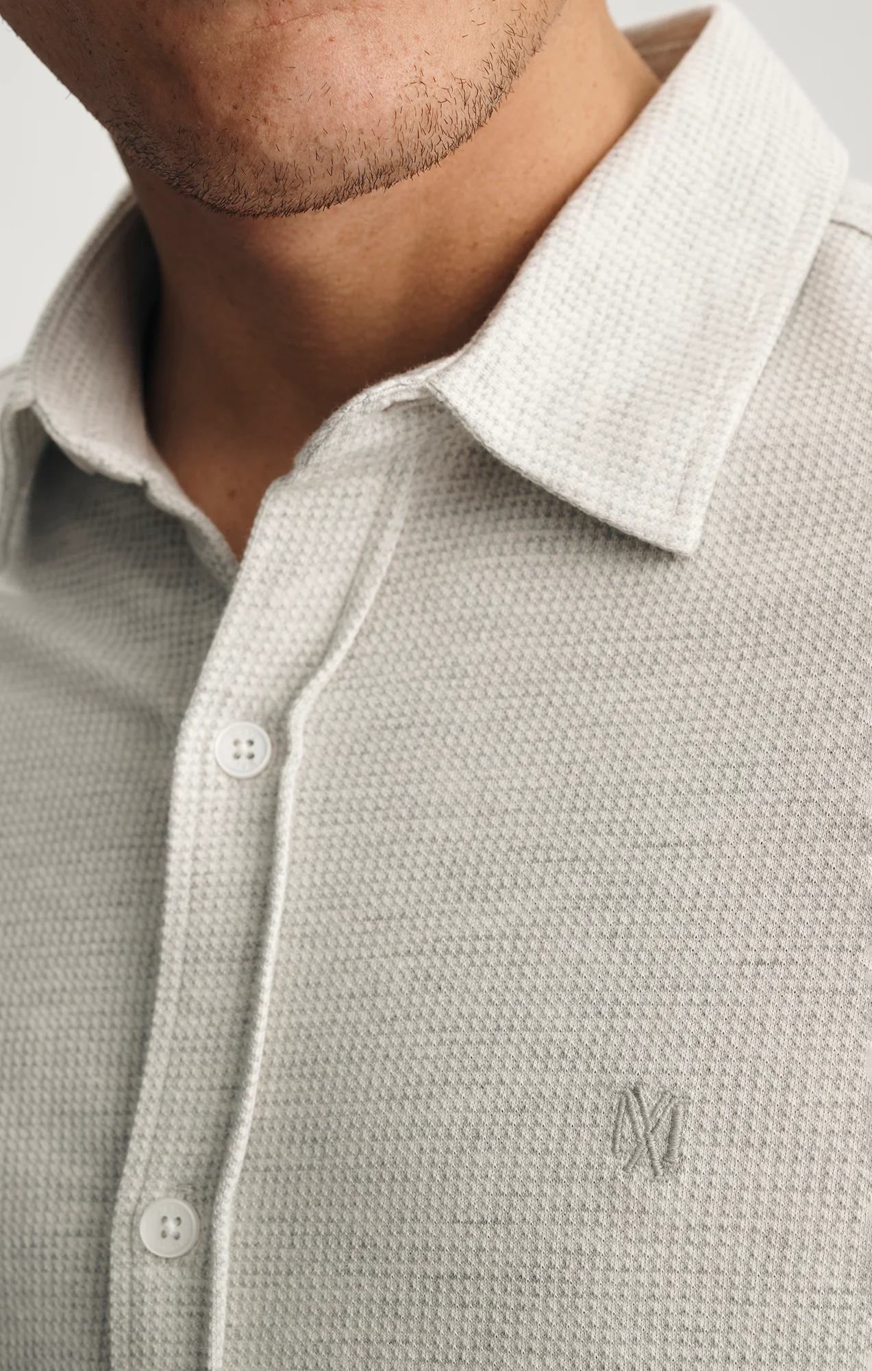 BUTTON-DOWN SHIRT IN HEATHER GREY - Image 3