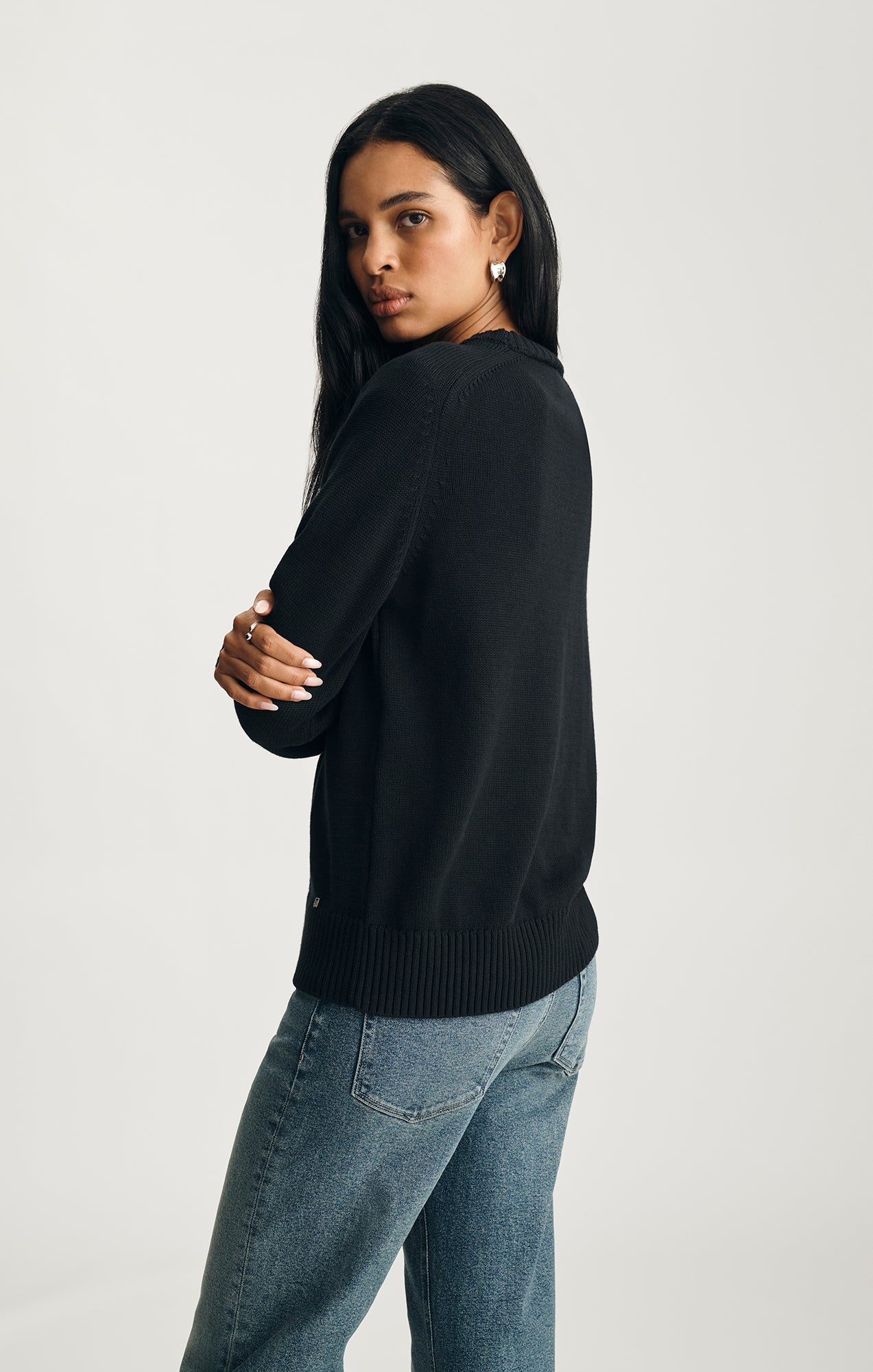 CREW NECK SWEATER IN BLACK - Image 3