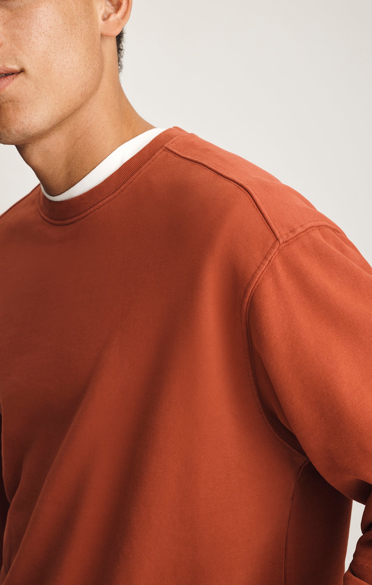 CREW NECK SWEATSHIRT IN BARN RED - Image 3