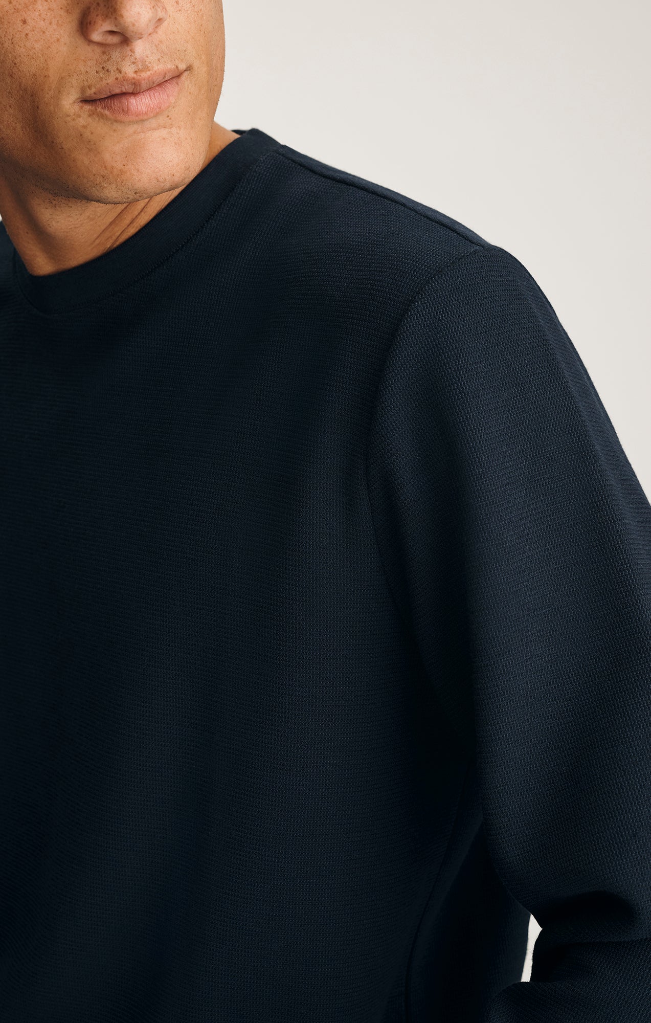 CREW NECK SWEATSHIRT IN DARK SAPPHIRE - Image 3