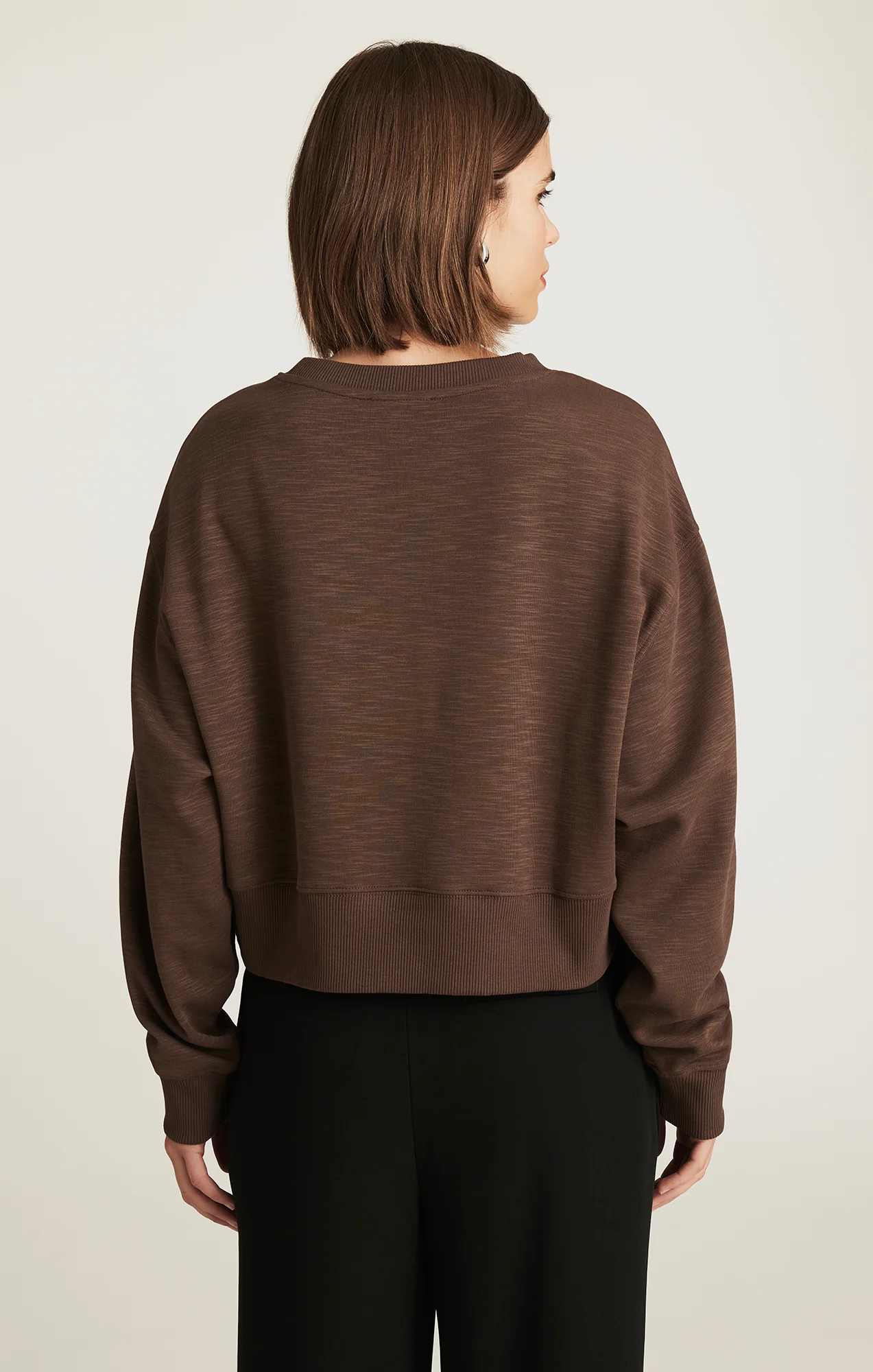EDITION CREW NECK SWEATSHIRT IN HOT FUDGE - Image 3
