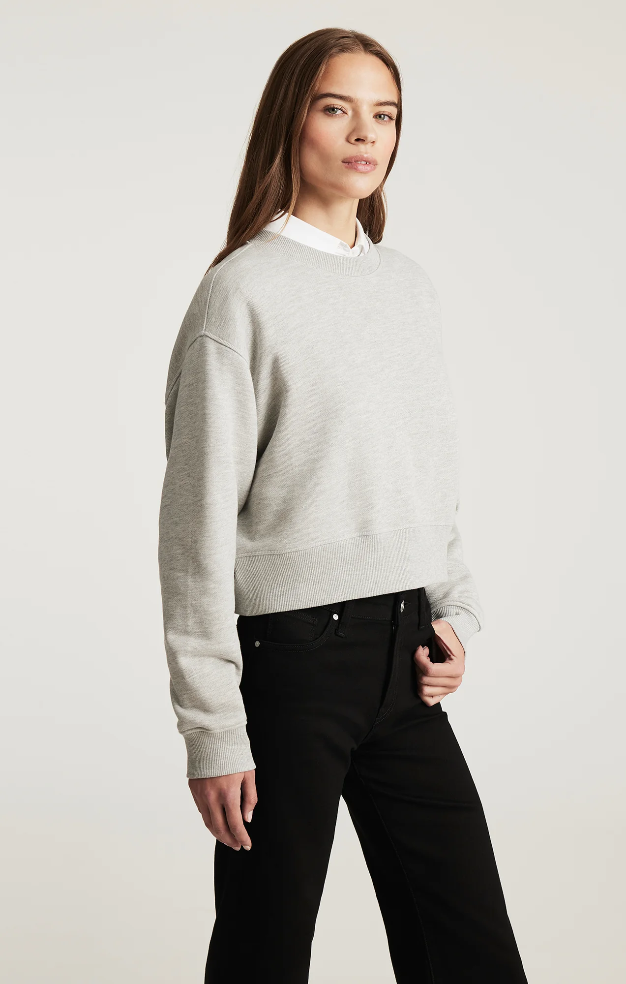 CROPPED CREW NECK SWEATSHIRT IN GREY MELANGE - Image 2