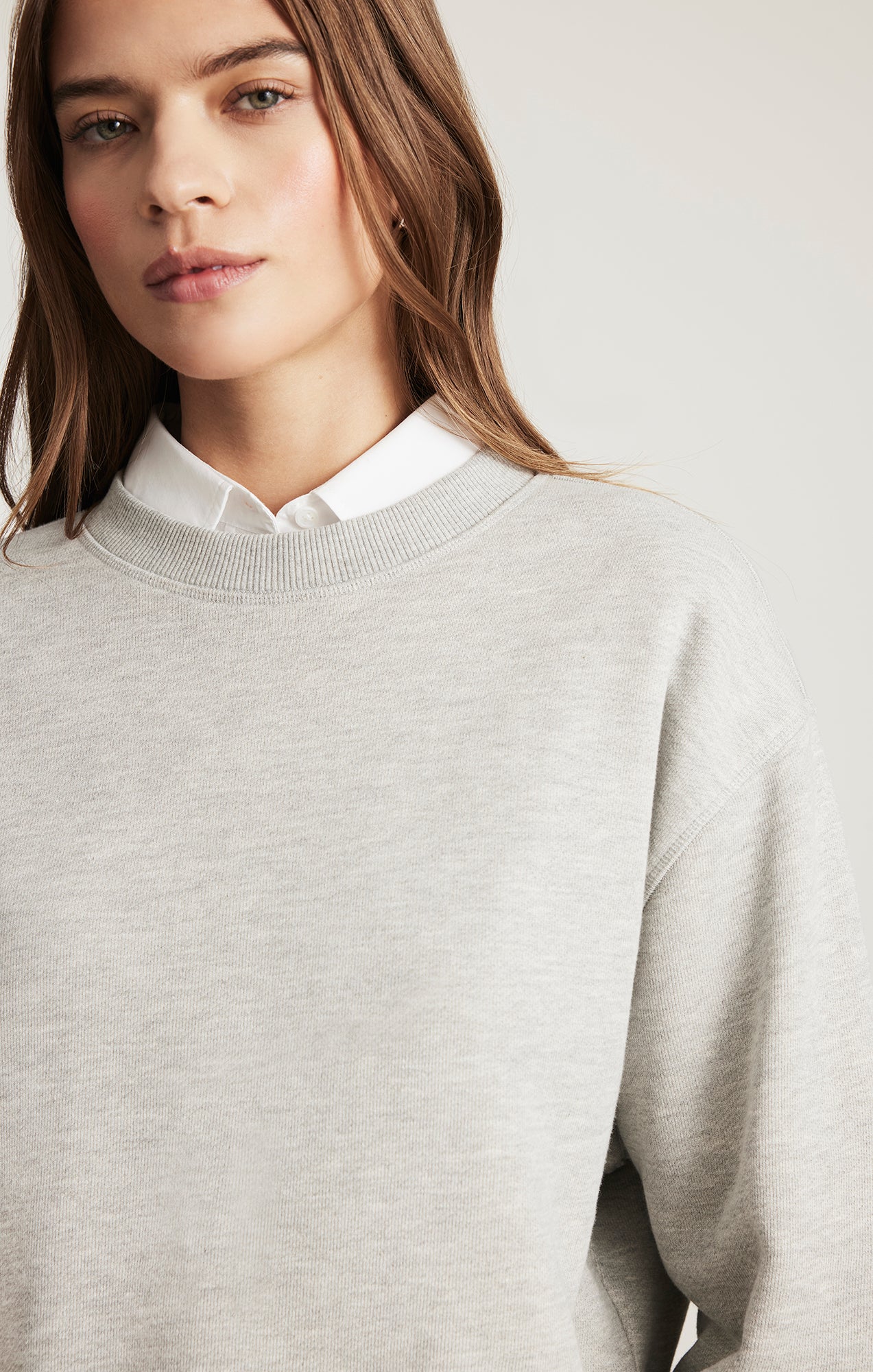 CROPPED CREW NECK SWEATSHIRT IN GREY MELANGE - Image 4