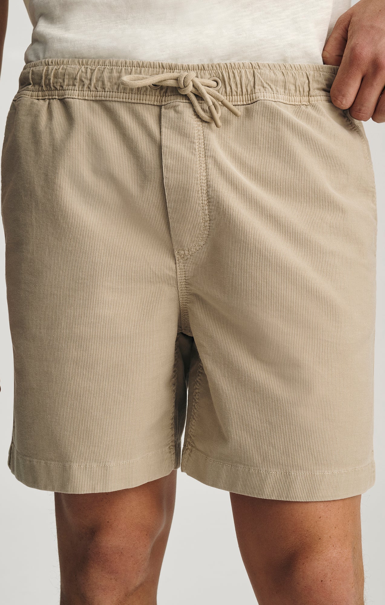 DRAWSTRING SHORTS IN FEATHER GRAY - Image 6