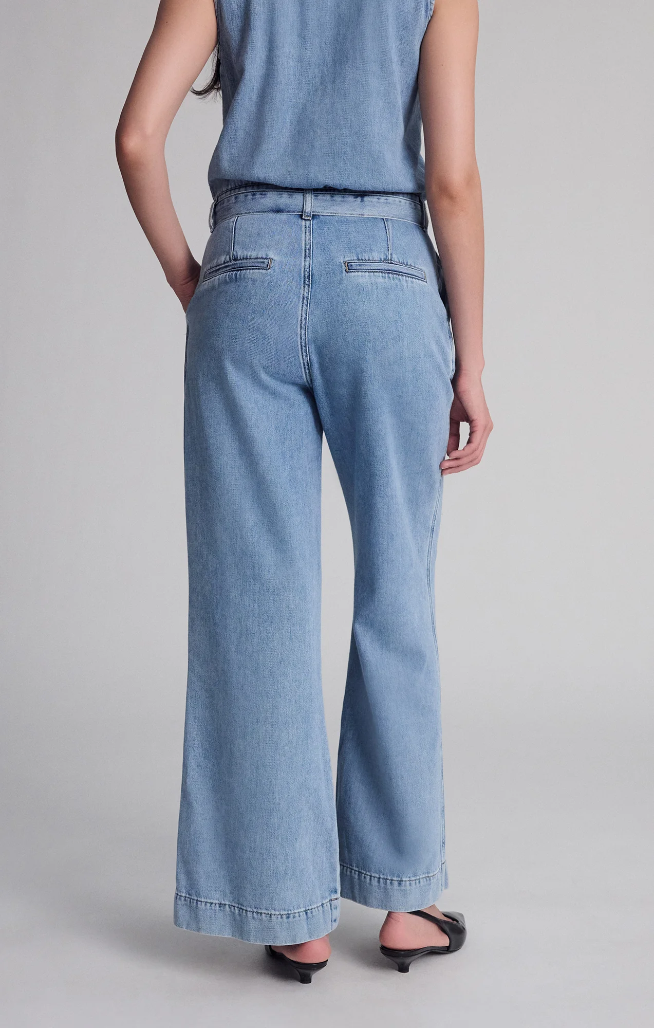 ELARA JUMPSUIT IN LIGHT WELL BLUE - Image 4