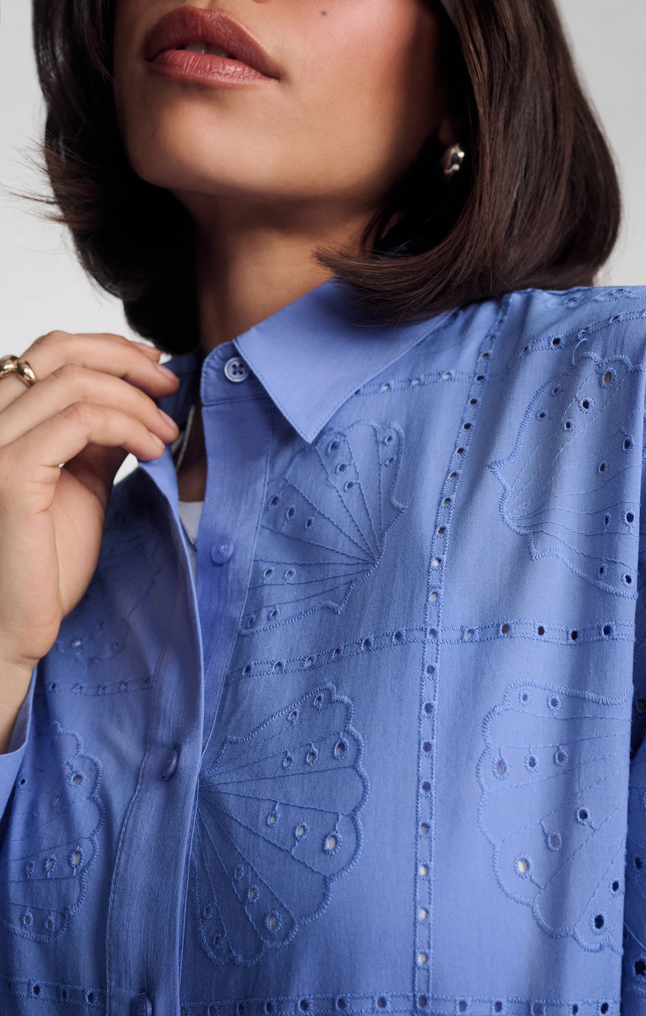 EYELET BUTTON-UP SHIRT IN PERSIAN JEWEL - Image 4