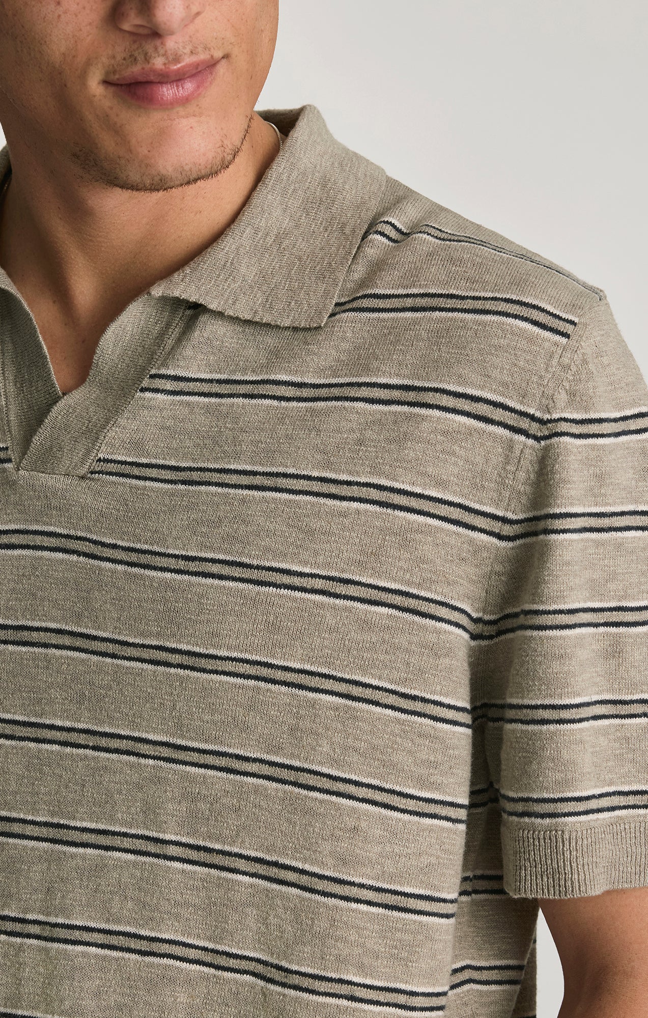 JOHNNY COLLAR POLO SWEATER IN ELEPHANT SKIN - Image 4