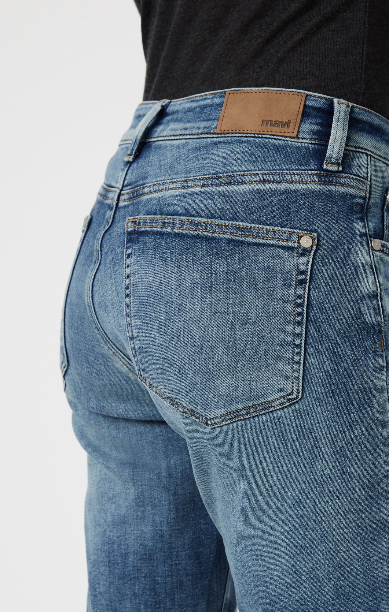 KATHLEEN SLIM BOYFRIEND IN LIGHT USED FEATHER BLUE - Image 6