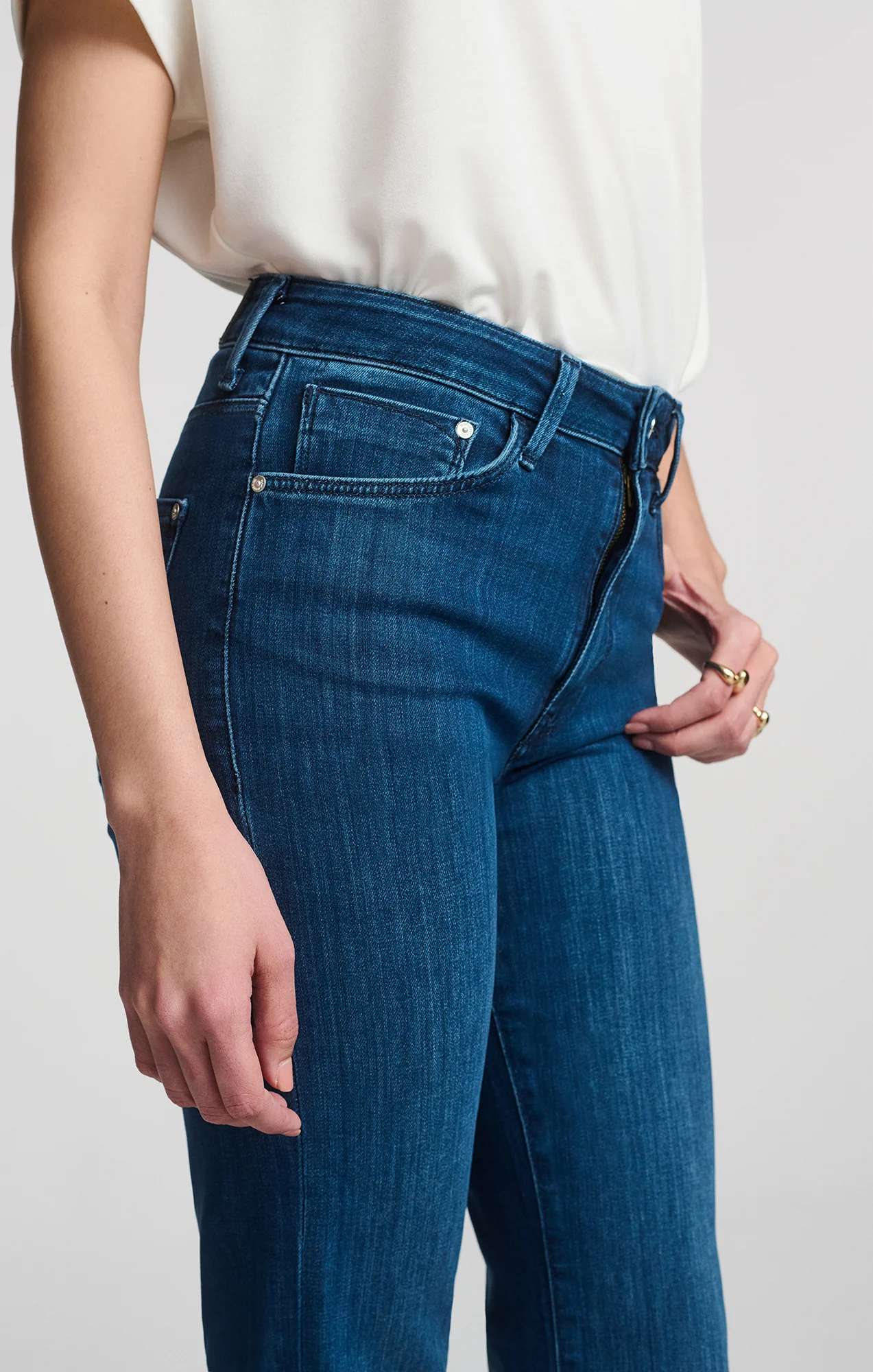 KENDRA STRAIGHT LEG JEANS IN MID SUPERSOFT - Image 7