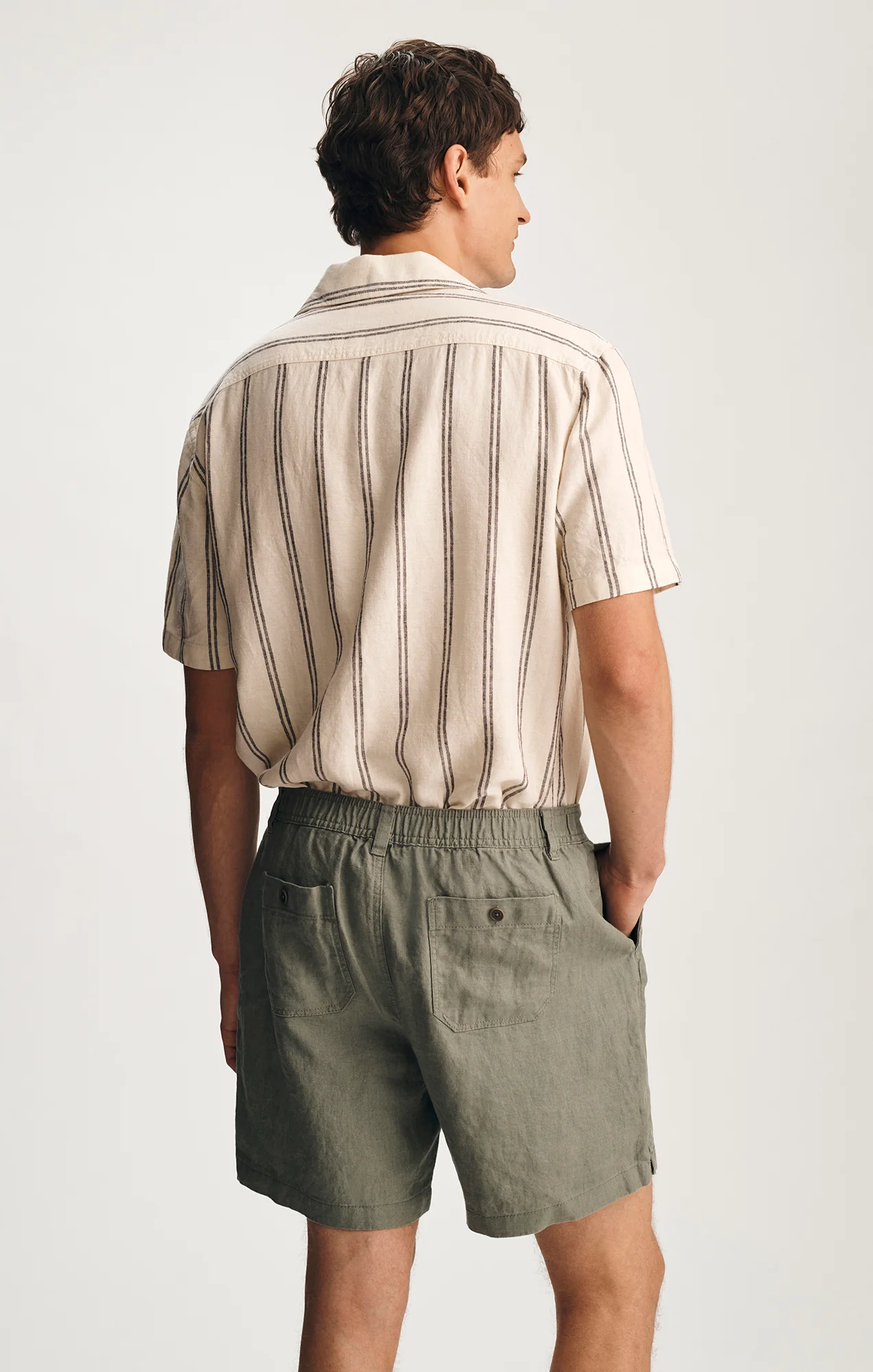 LINEN 7" INSEAM SHORTS IN AGAVE GREEN - Image 4