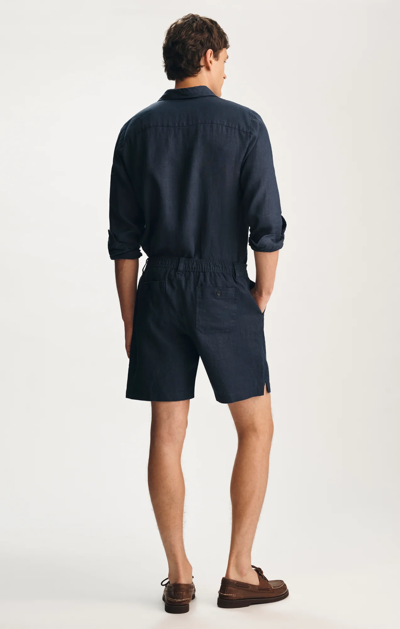LINEN 7" INSEAM SHORTS IN BLACK IRIS - Image 2