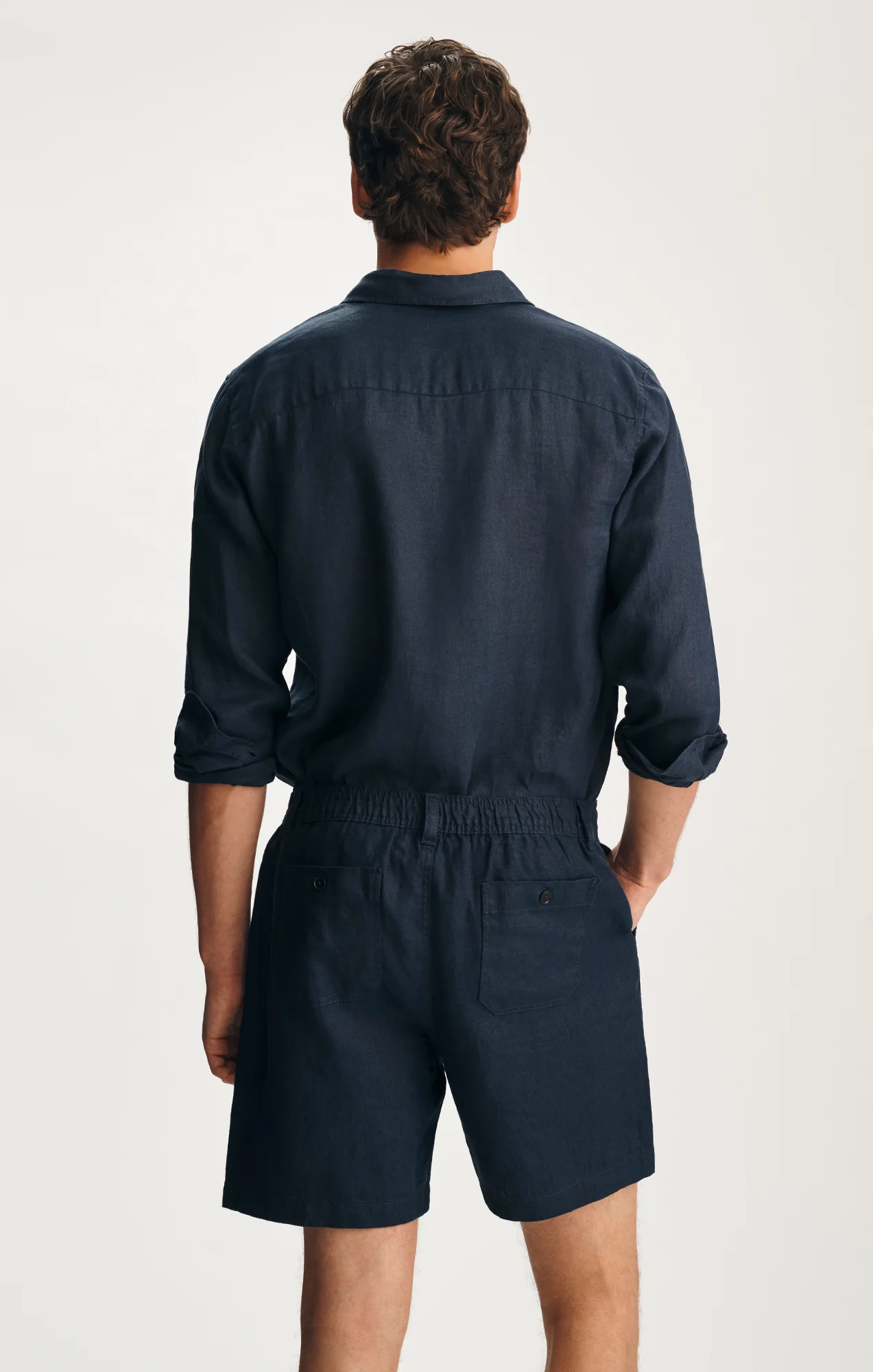 LINEN 7" INSEAM SHORTS IN BLACK IRIS - Image 4
