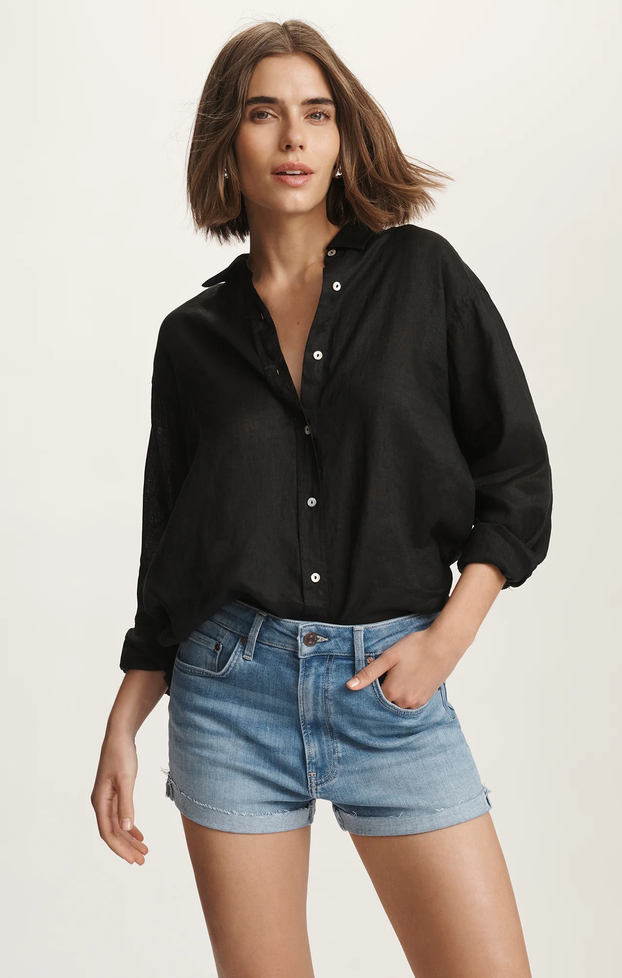 LINEN BUTTON-UP SHIRT IN BLACK