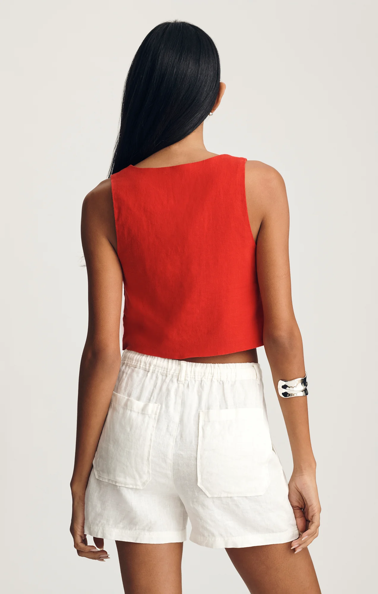 LINEN CROPPED BUTTON-UP TANK TOP IN GOJI BERRY - Image 2