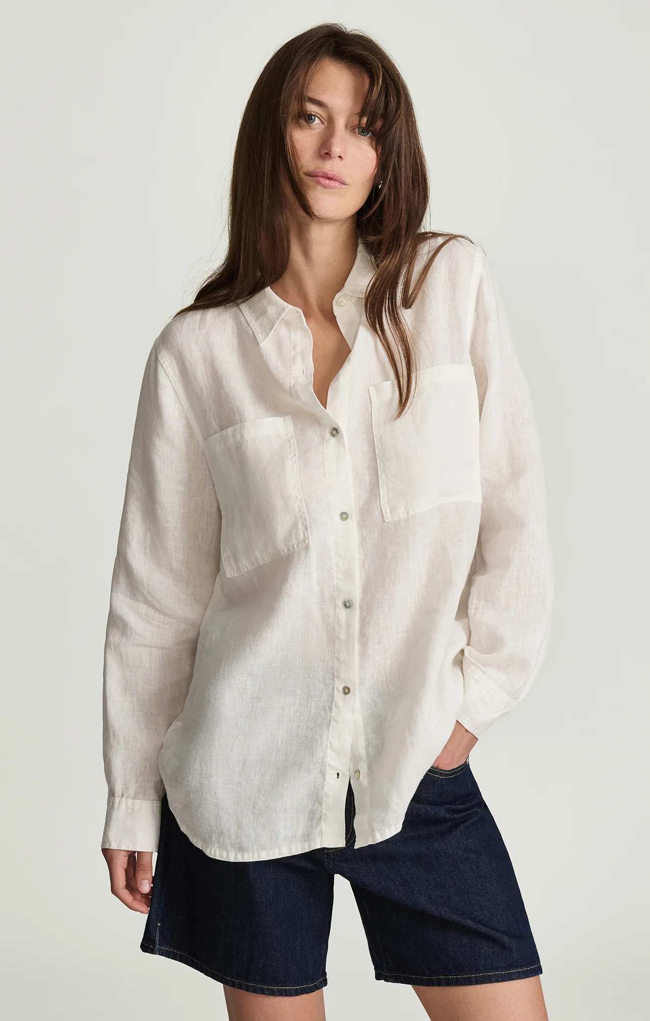 LINEN DOUBLE POCKET BUTTON-UP SHIRT IN ANTIQUE WHITE