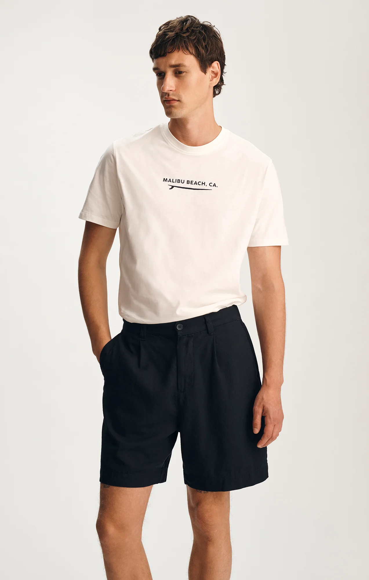 LINEN PLEATED 7" INSEAM SHORTS IN SKY CAPTAIN - Image 4