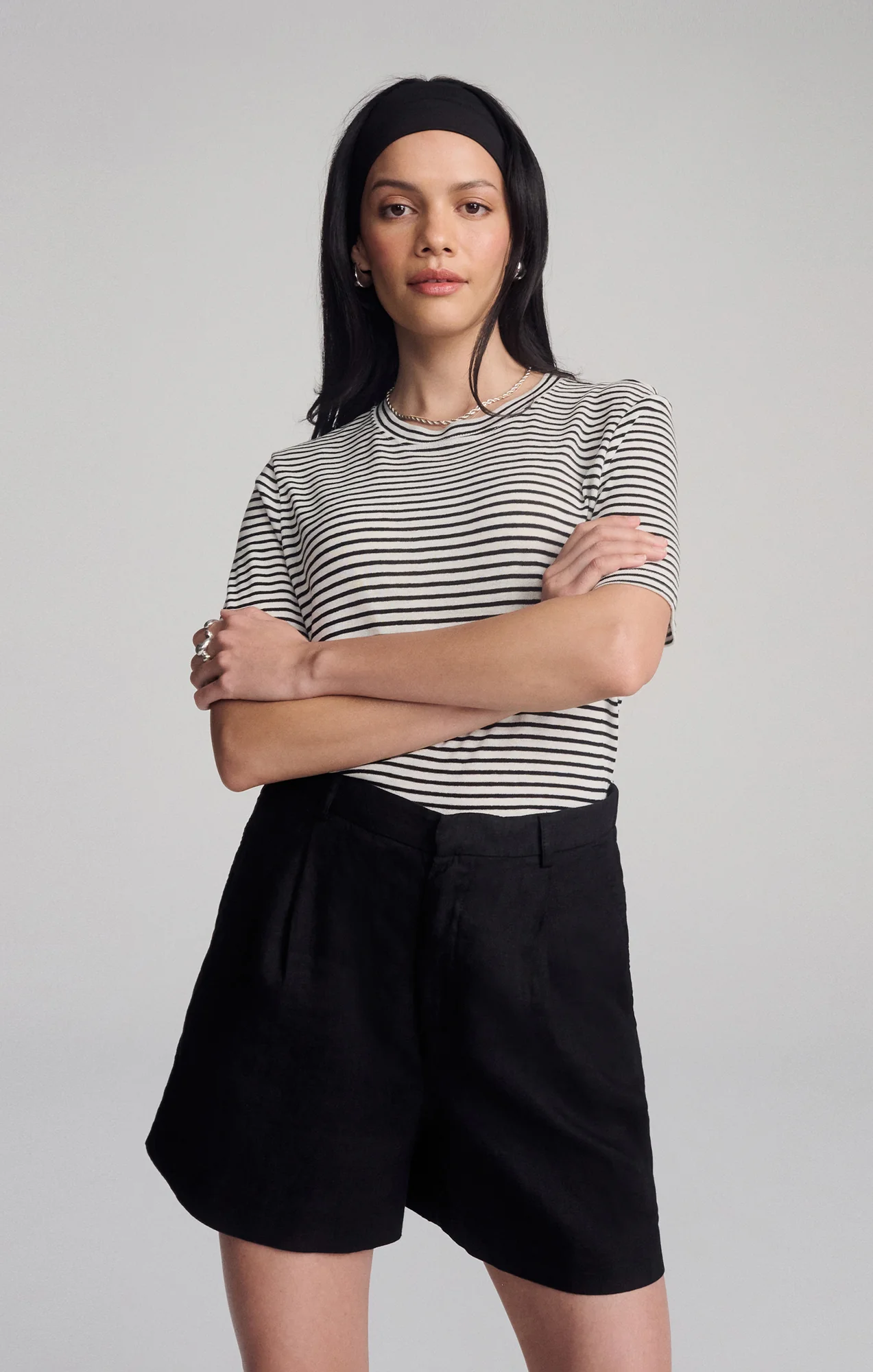 LINEN SHORTS IN BLACK - Image 4