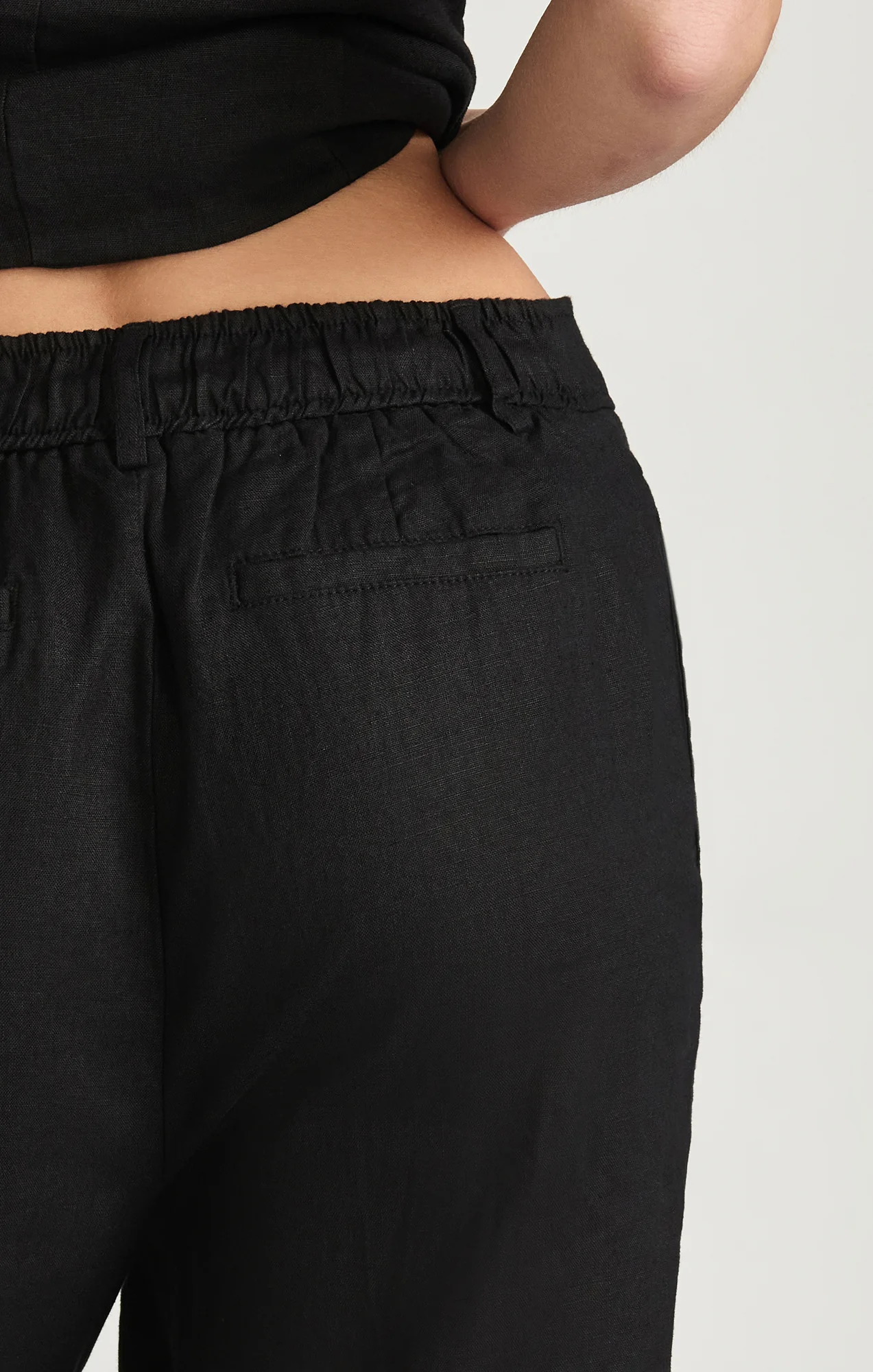 LINEN STRAIGHT LEG PANTS IN BLACK - Image 6