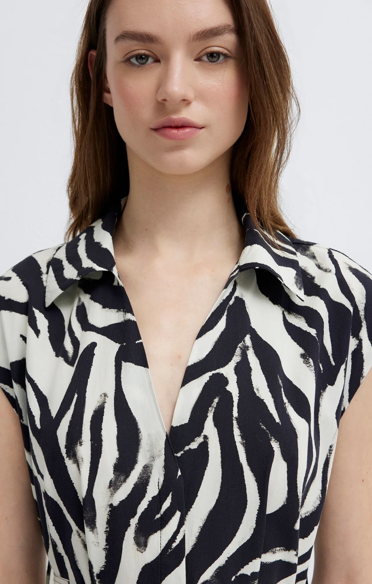 TIE-WAIST MIDI SHIRTDRESS IN BATIC ZEBRA PRINT - Image 5