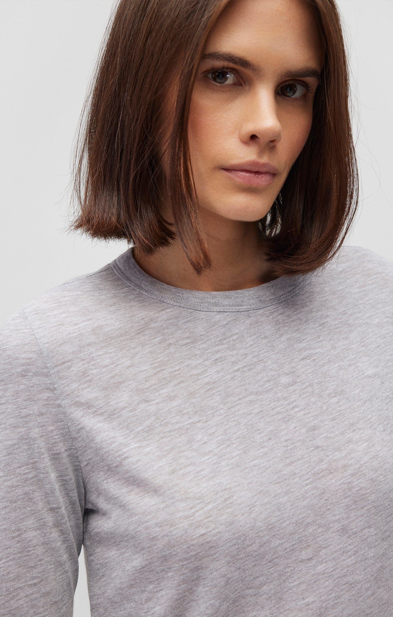 LONG SLEEVE CREW NECK T-SHIRT IN SNOW GREY MELANGE - Image 4