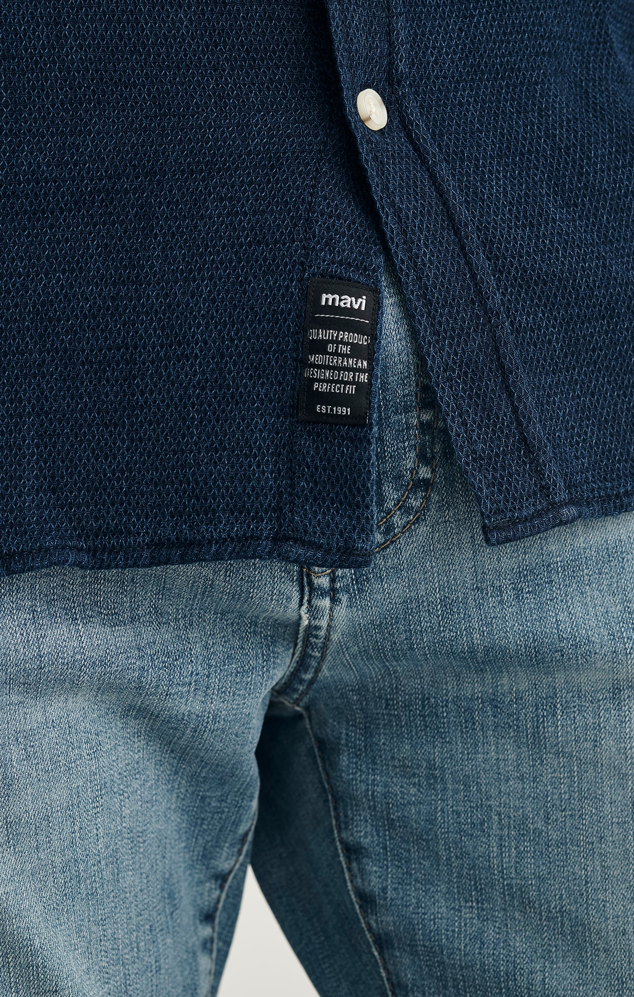 LONG SLEEVE BUTTON-UP SHIRT IN INDIGO - Image 4