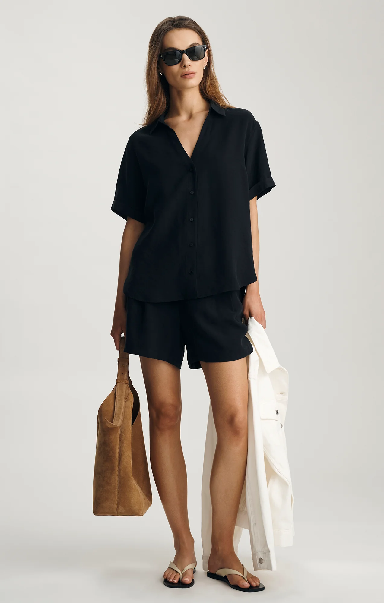 LUXE TOUCH SHORT SLEEVE BUTTON-UP SHIRT IN BLACK - Image 4