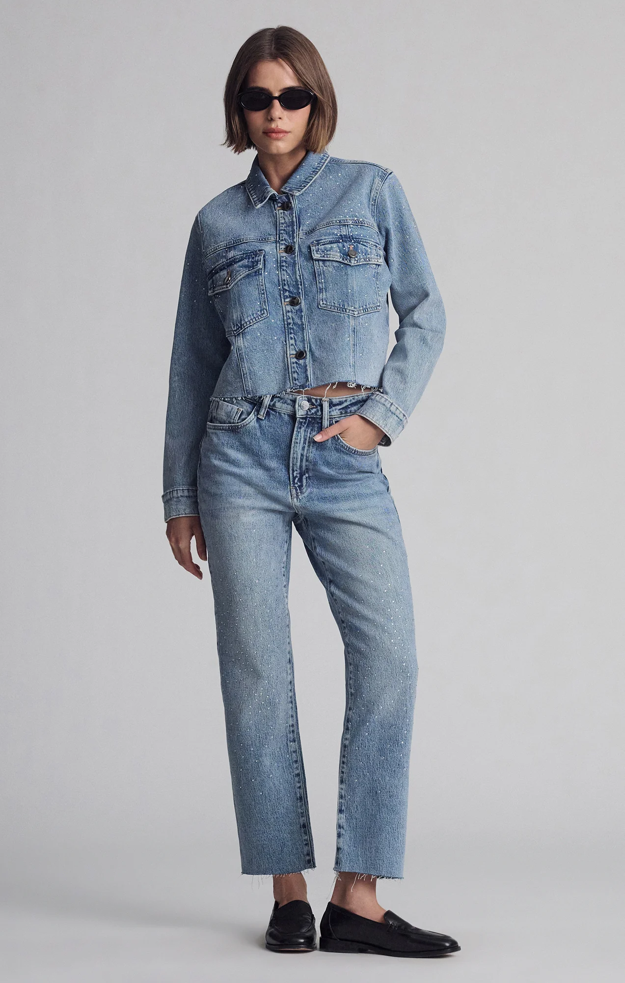 NEW YORK STRAIGHT LEG IN MID EMBELLISHED DENIM