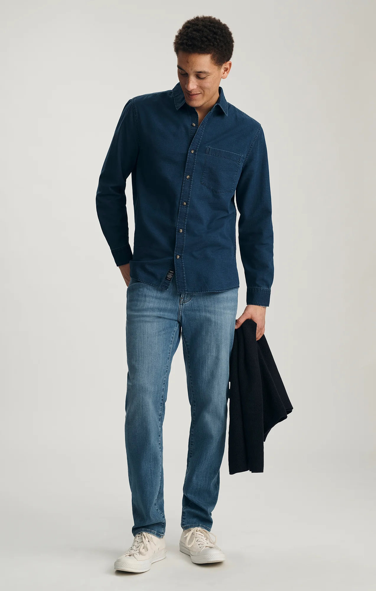ONE POCKET BUTTON-UP SHIRT IN INDIGO - Image 4