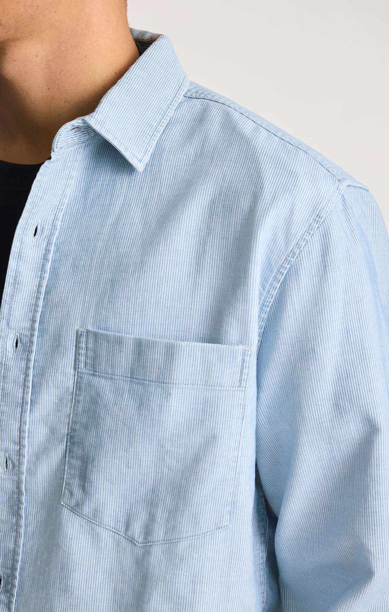 ONE POCKET BUTTON-UP SHIRT IN WHITE STRIPE INDIGO ZEMIN - Image 4