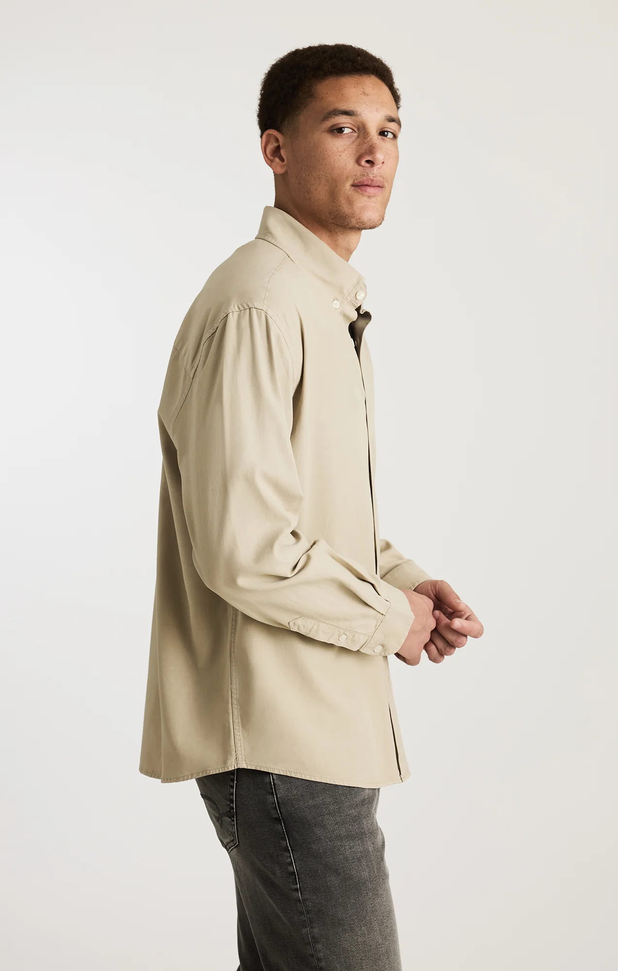 EDITION POCKET BUTTON-UP SHIRT IN LONDON FOG - Image 2