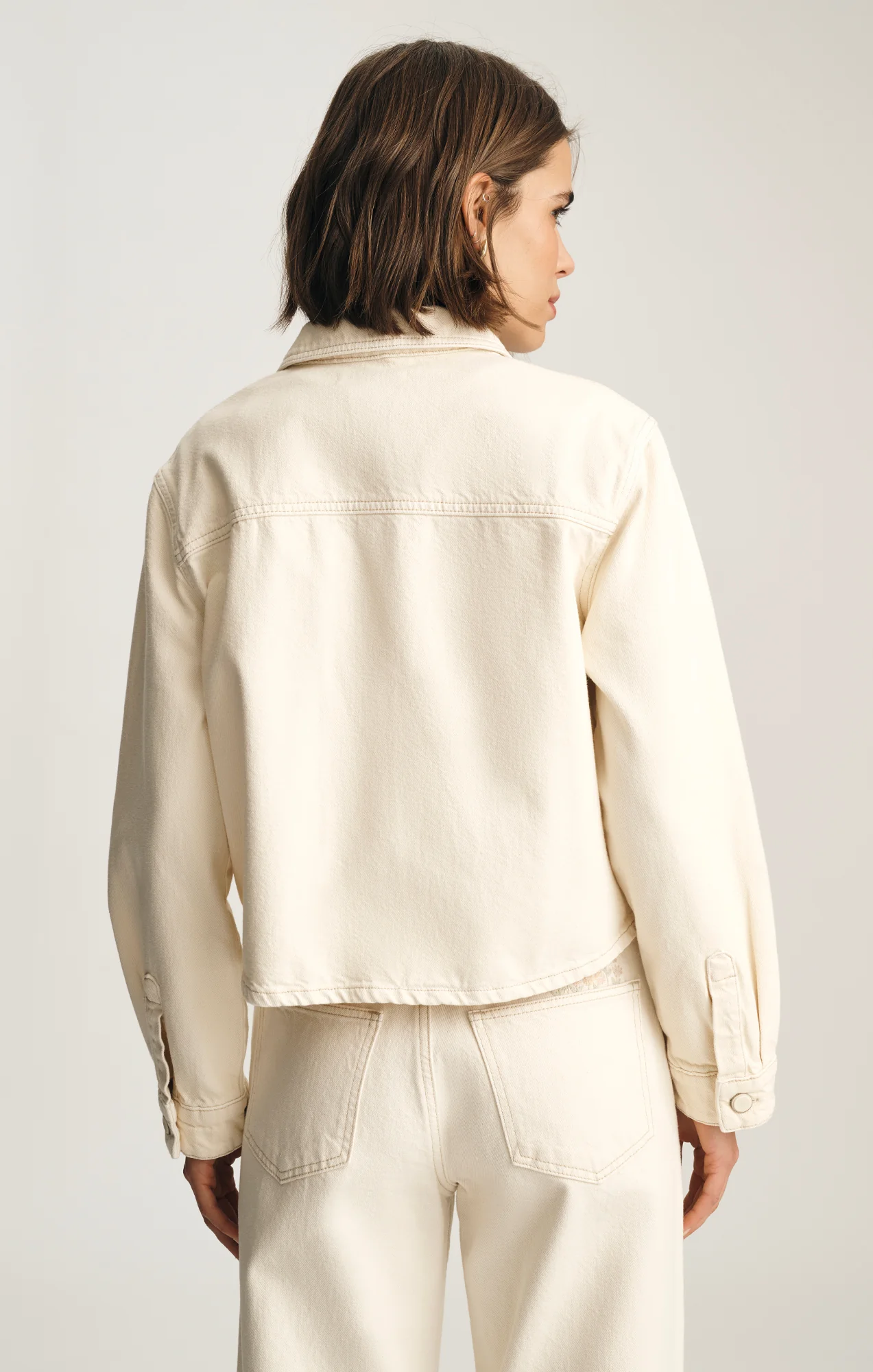 PAOLA CROPPED DENIM OVERSHIRT IN CREAM DENIM - Image 3