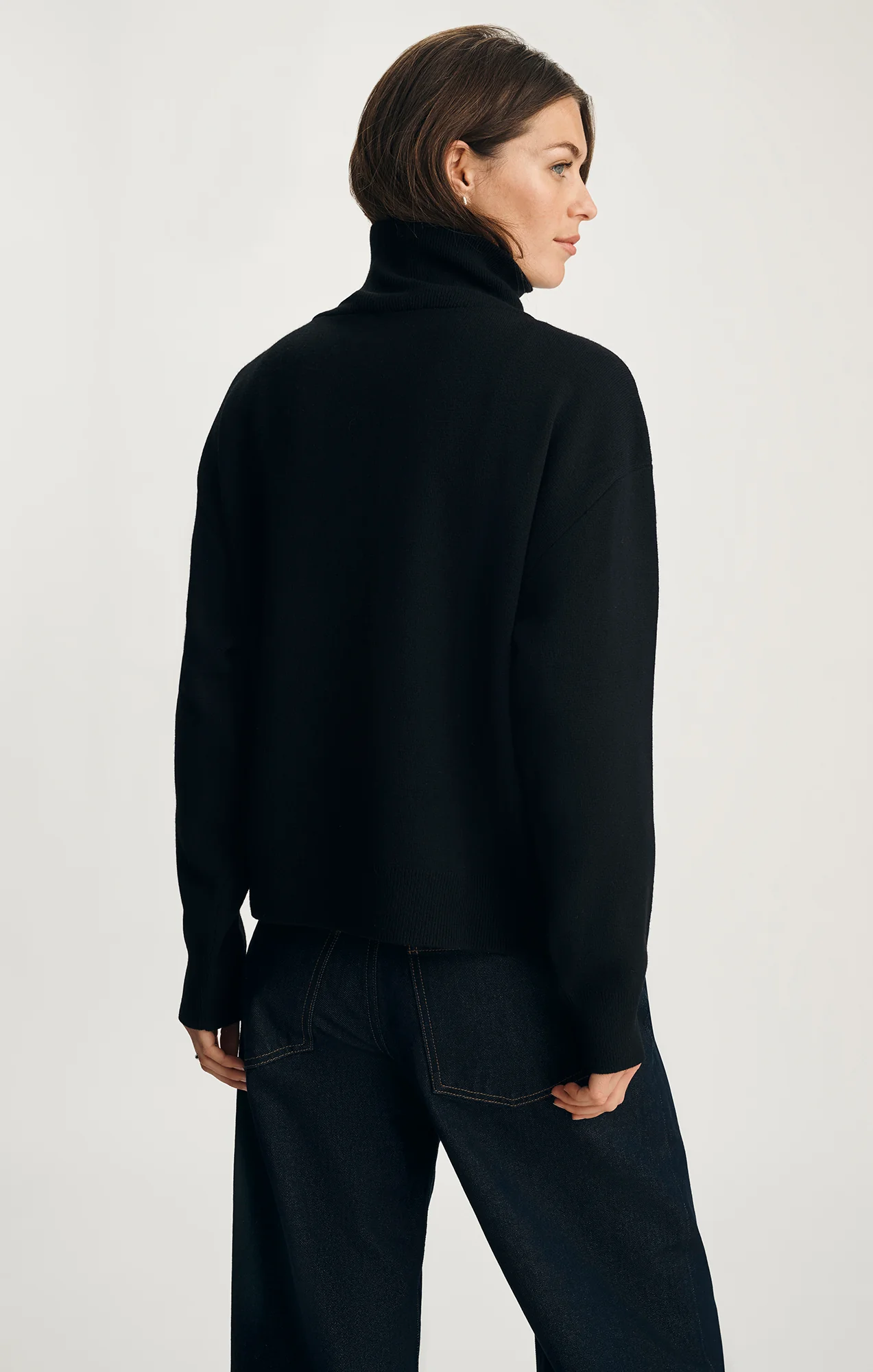 HALF ZIP SWEATER IN BLACK - Image 2