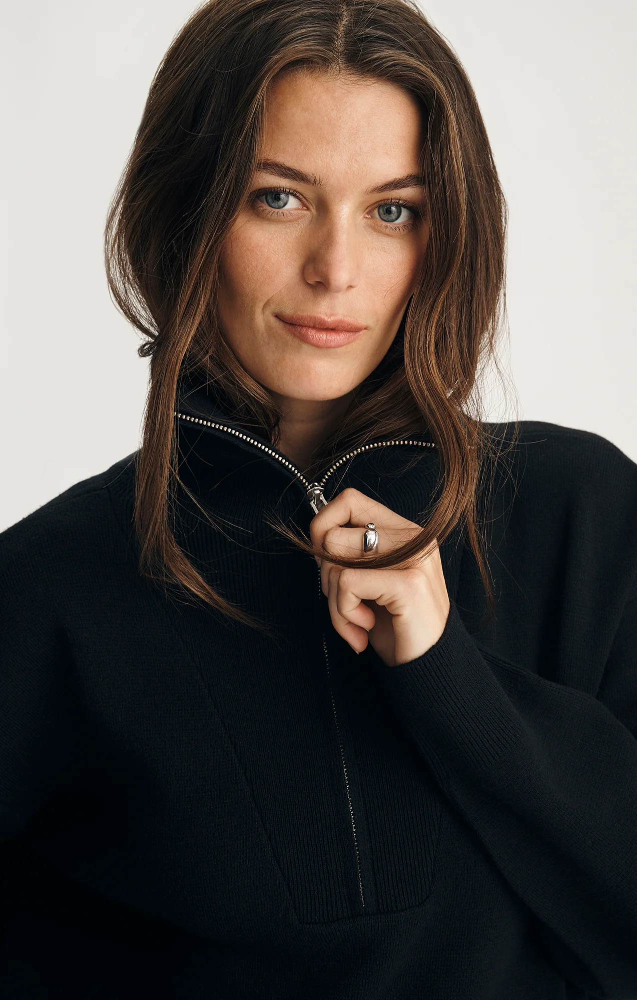 HALF ZIP SWEATER IN BLACK - Image 3