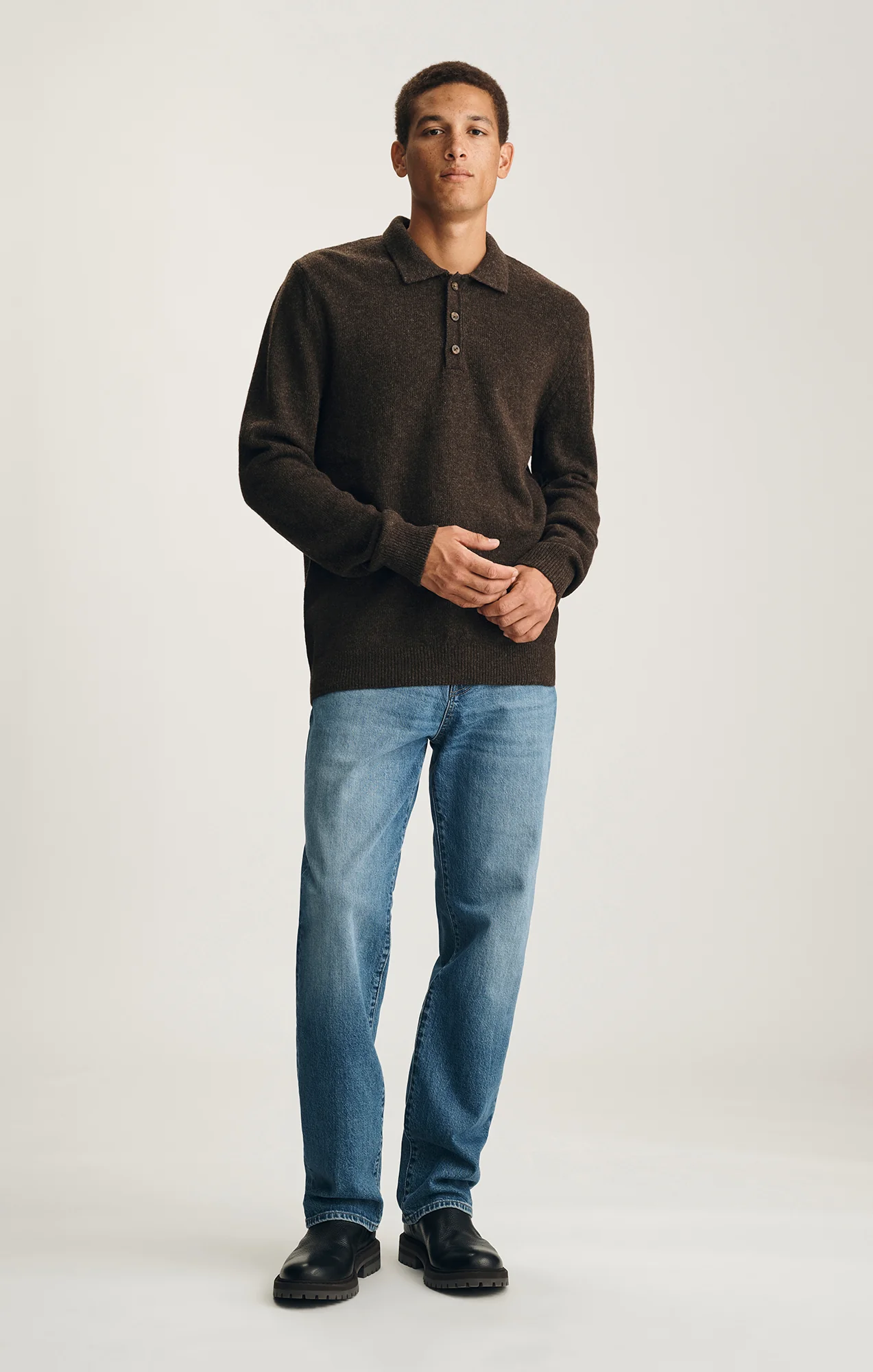 EDITION WOOL LONG SLEEVE POLO SWEATER IN SEAL BROWN - Image 5
