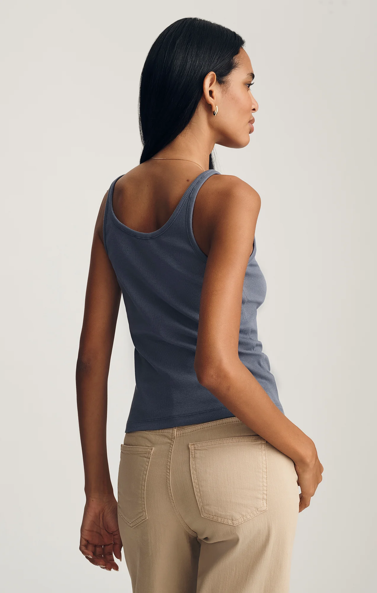 RIBBED SCOOP NECK TANK TOP IN GRISAILLE - Image 3