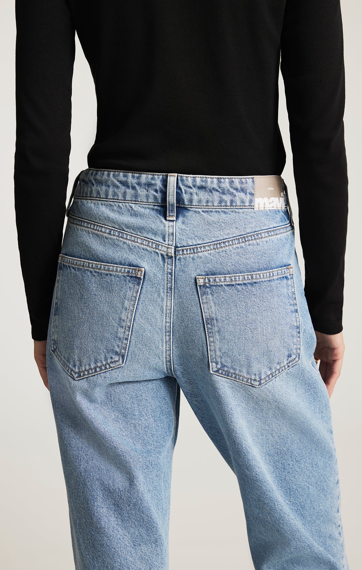 SAVANNAH STRAIGHT LEG IN LIGHT BRUSHED CLASSIC DENIM - Image 6