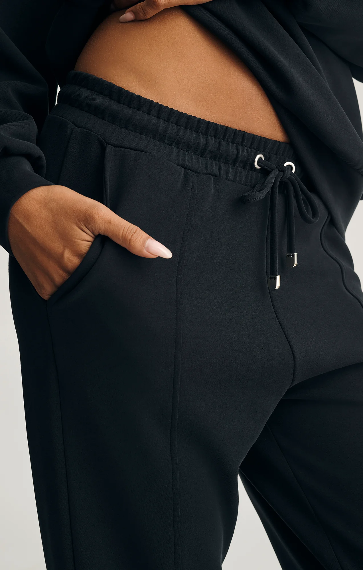 LUXE TOUCH SWEATPANTS IN BLACK - Image 4
