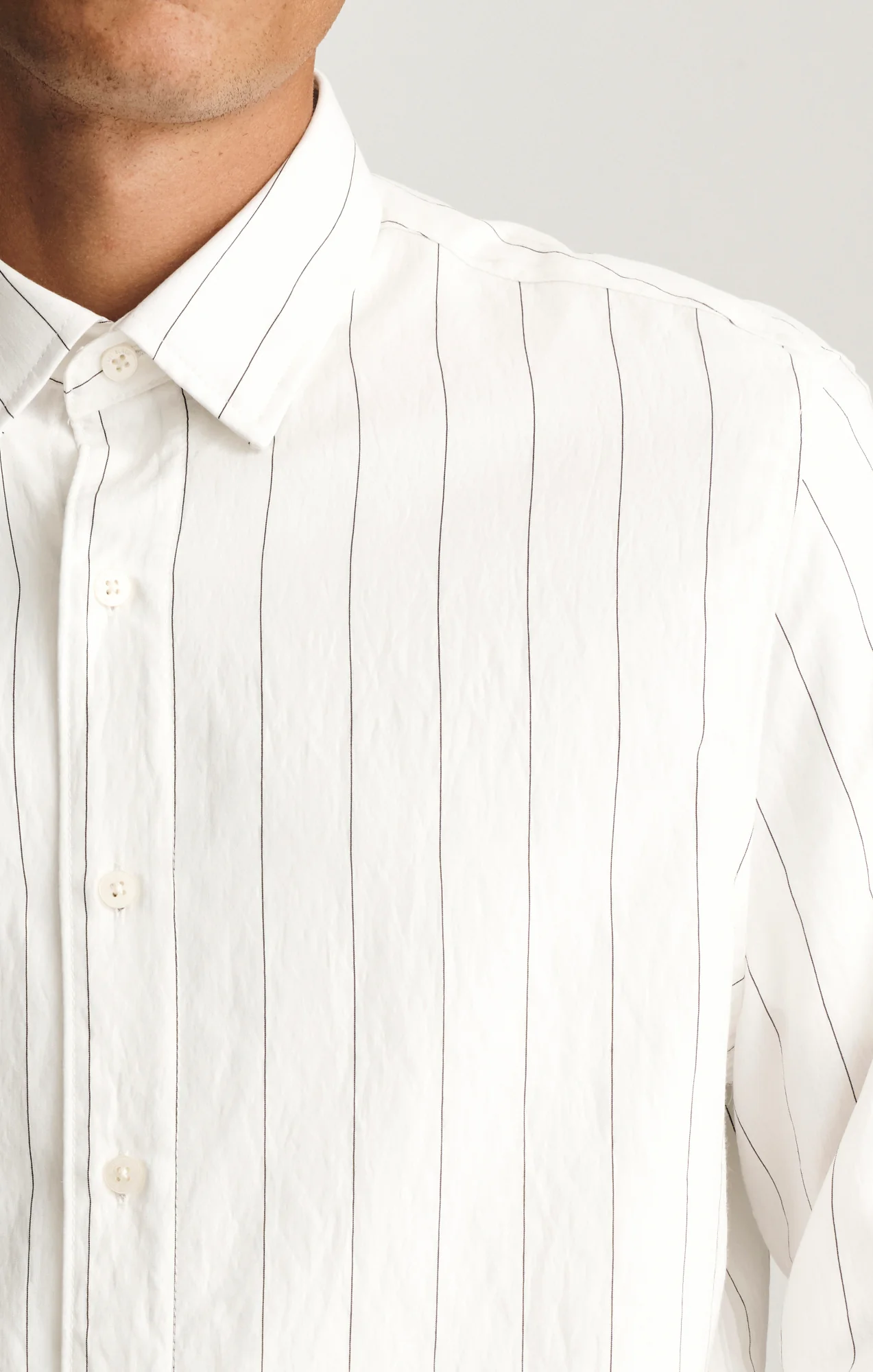 STRIPED LONG SLEEVE BUTTON-UP SHIRT IN ANTIQUE WHITE ZEMIN BLACK STRIPE - Image 4