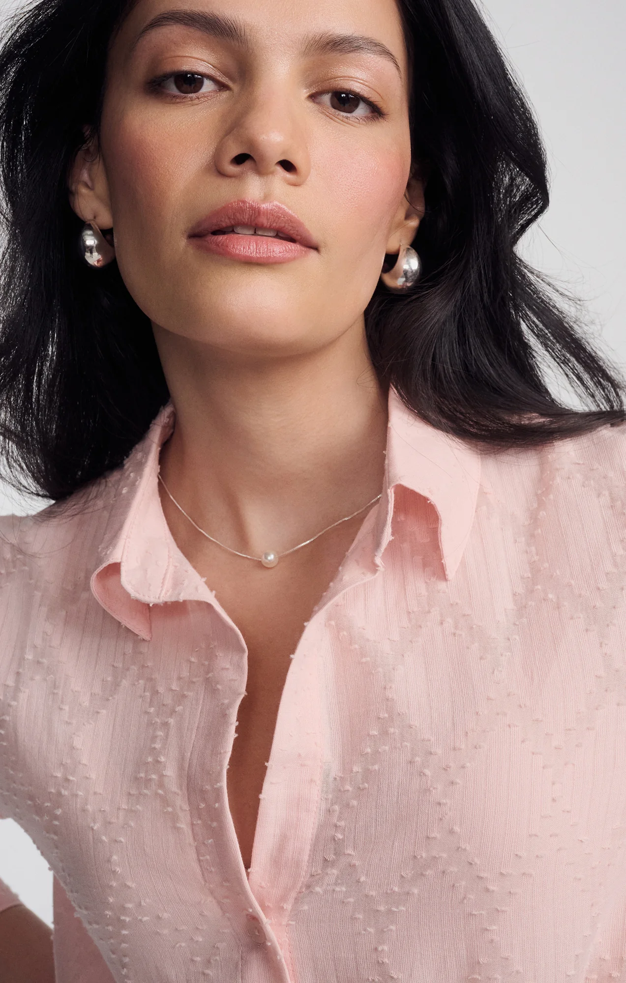 SHEER TEXTURED BUTTON-UP SHIRT IN PEACHSKIN - Image 4