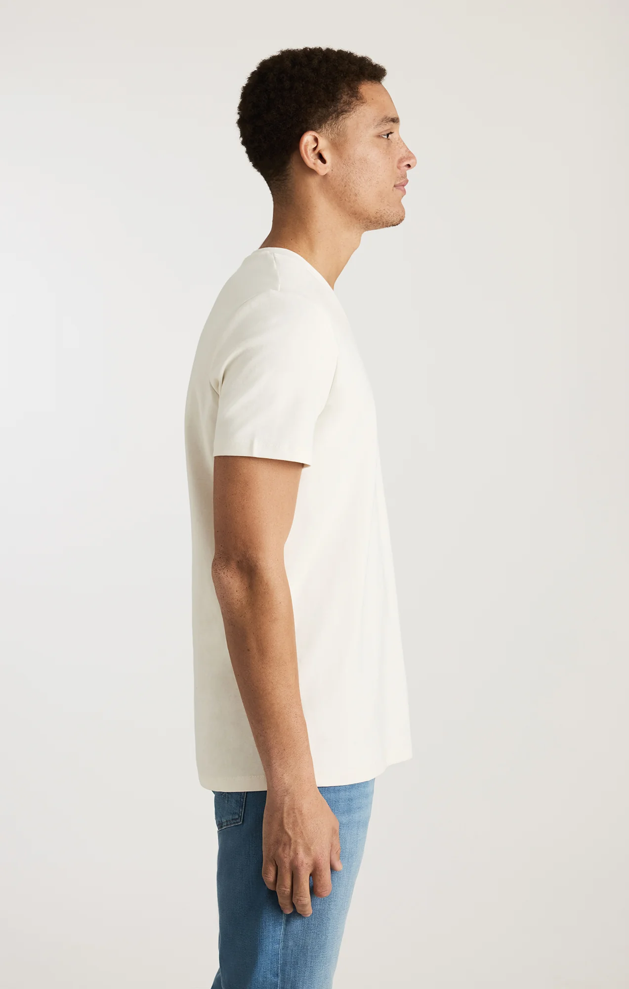 EDITION V-NECK T-SHIRT IN ANTIQUE WHITE - Image 2