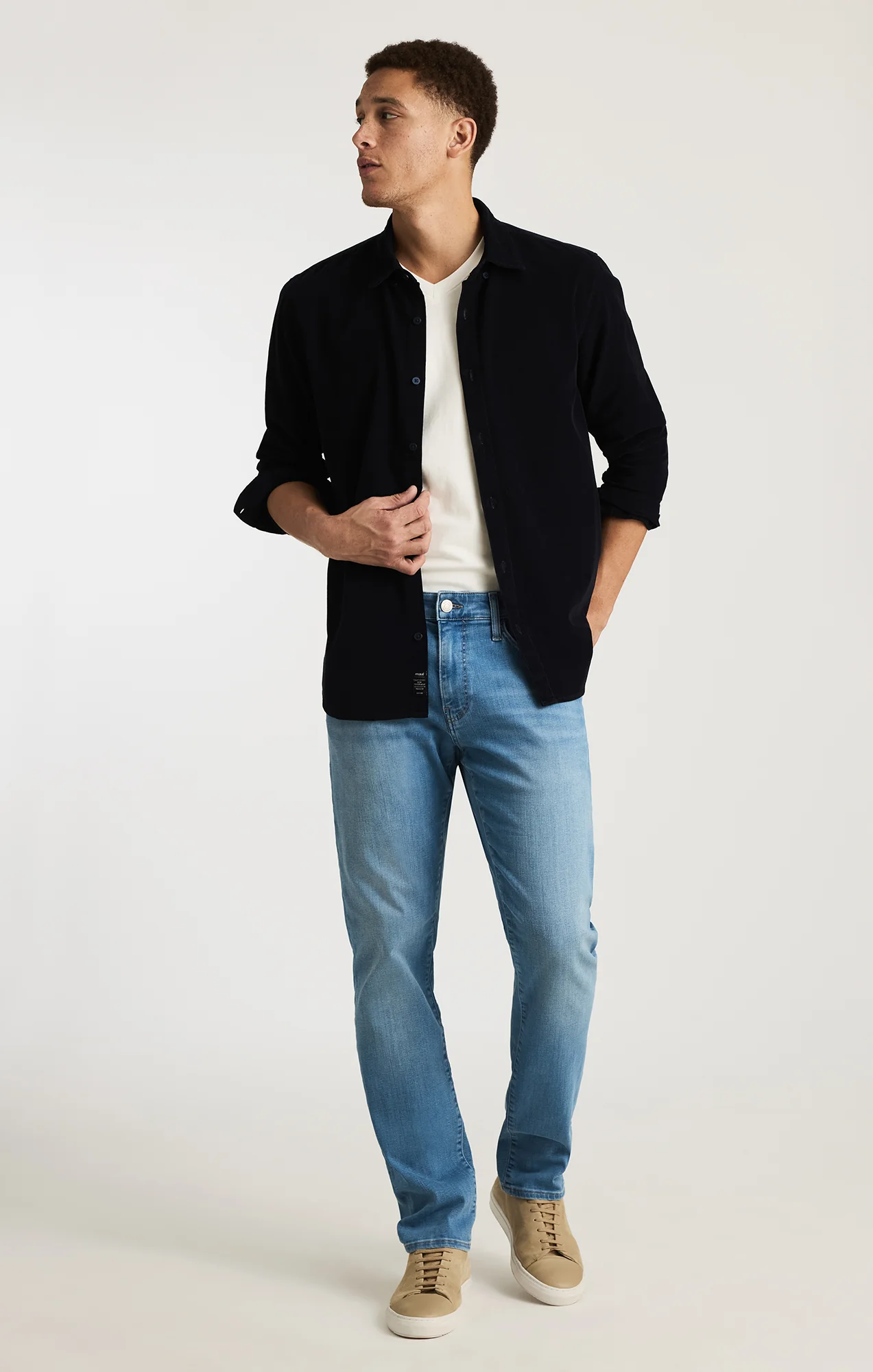 EDITION V-NECK T-SHIRT IN ANTIQUE WHITE - Image 5