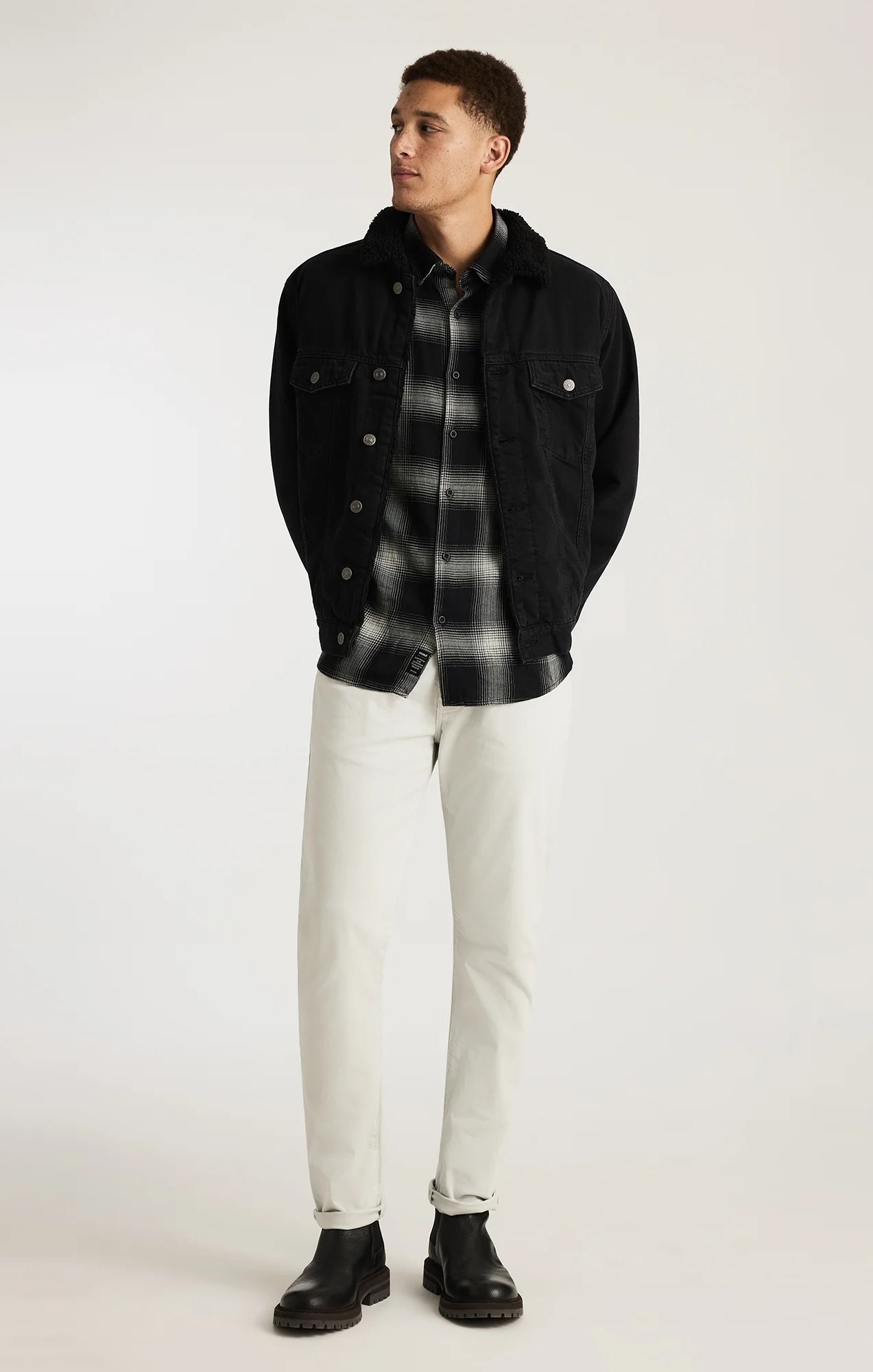 ZANDER SHERPA TRUCKER JACKET IN BLACK SHERPA CLASSIC DENIM - Image 5